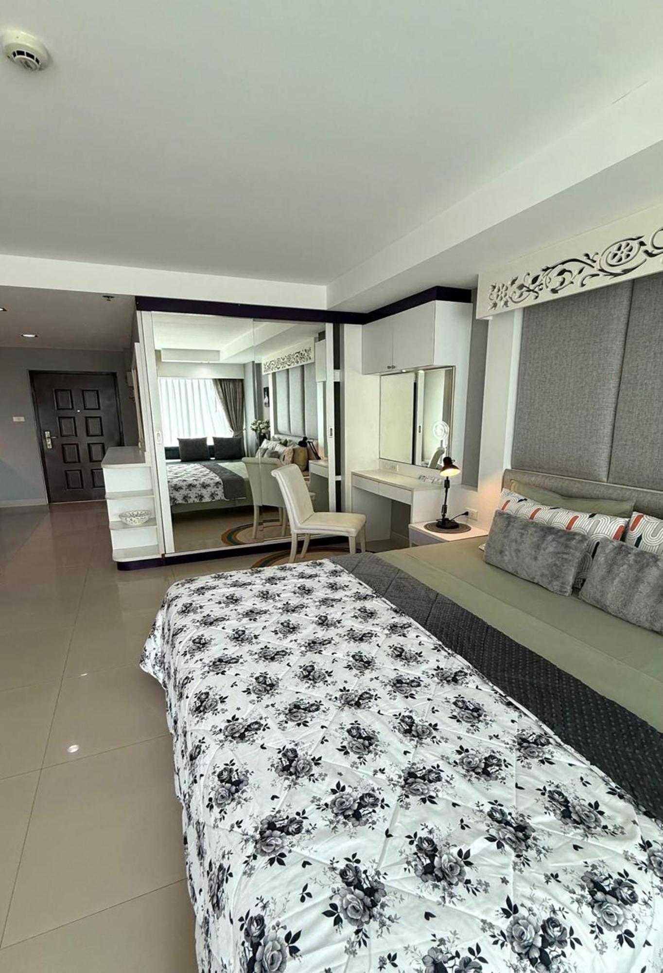 View Talay Condominium By Vlad Property Pattaya Zimmer foto